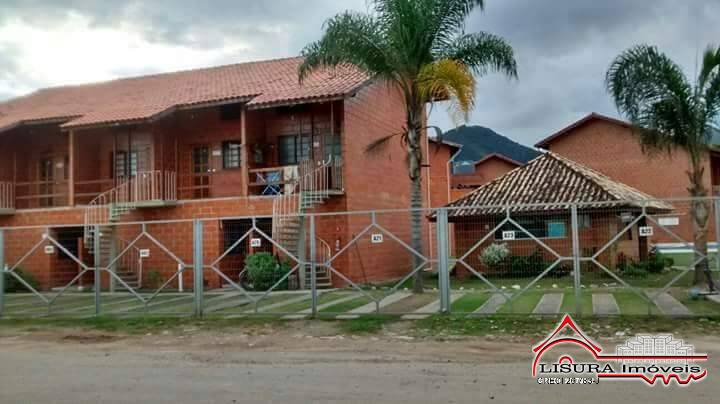 CASA KIT NET EM CARAGUATATUBA SP PARA VENDA EM CONDOMINIO