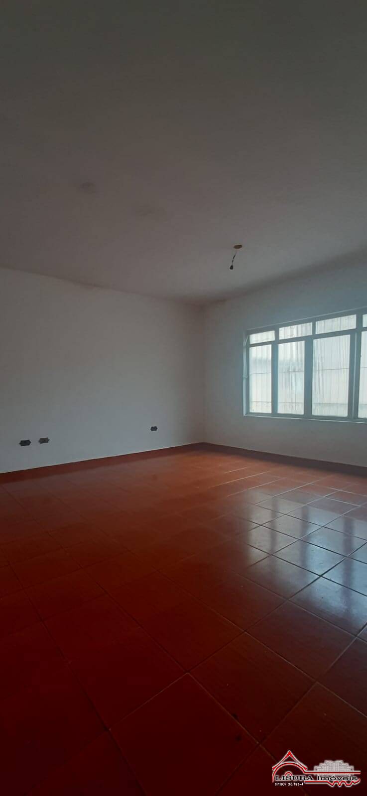 (CM) CASA 300M² DE TERRENO COM COMODOS GRANDES JACAREÍ SP