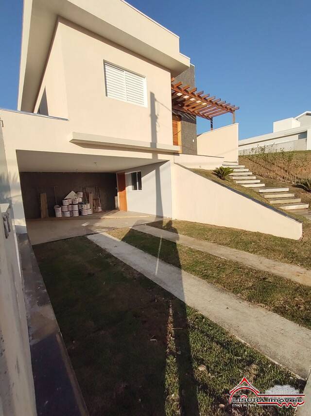 CASA EM CONDOMÍNIO ALTO PADRÃO JACAREÍ SP
