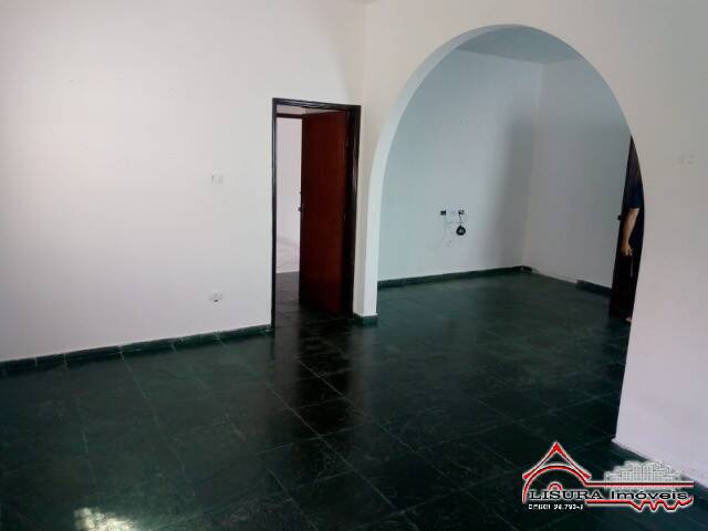 CASA COM EDICULA NO JD BELA VISTA JACAREÍ SP
