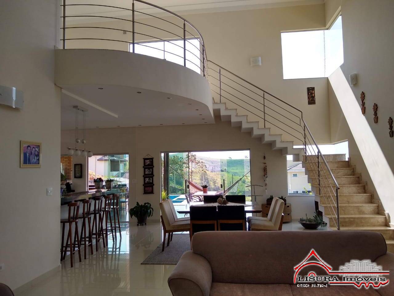 Casa de Condomínio à venda com 3 quartos, 305m² - Foto 2