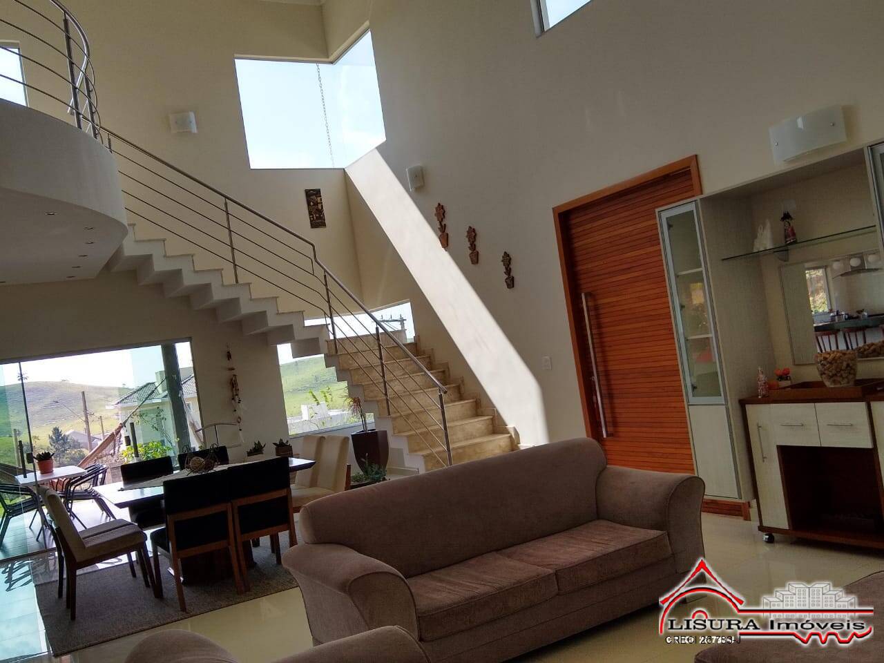 Casa de Condomínio à venda com 3 quartos, 305m² - Foto 1