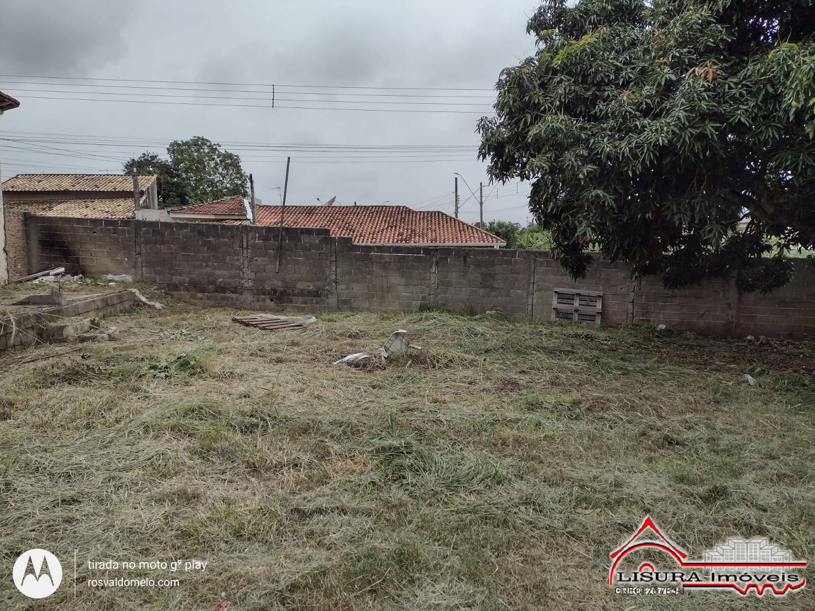 TERRENO COM DUAS CASAS NO CENTRO DE JACAREÍ SP