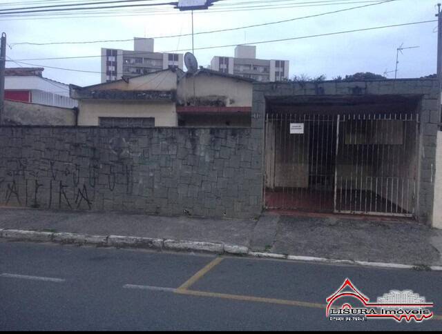 CASA NO CENTRO DE JACAREÍ SP