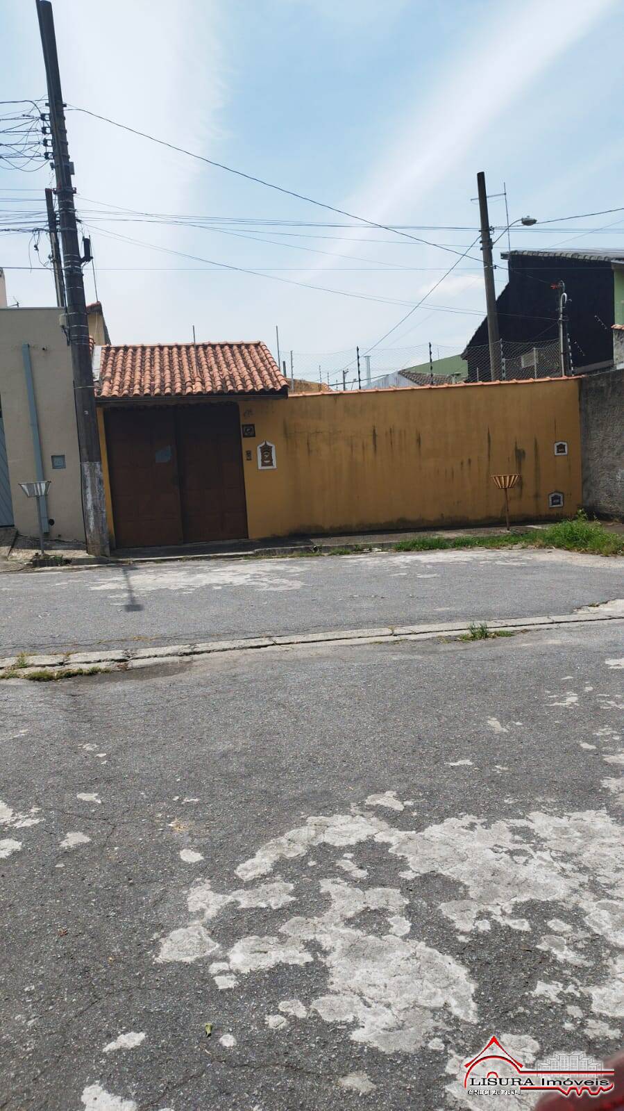 (i) EDICULA COM QUINTAL GRANDE NO ALTOS DE SANTANA JACAREÍ SP