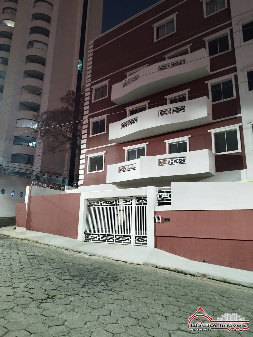 KITNET NO CENTRO / VILA APRAZIVEL DE JACAREI SP SAIDA FACIL PARA SJC