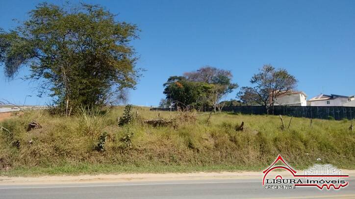 Area plana para construção de vários prédios ou um condomíni